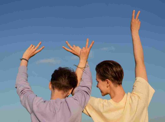 الصداقة: الأهمية والتأثير على الصحة النفسية