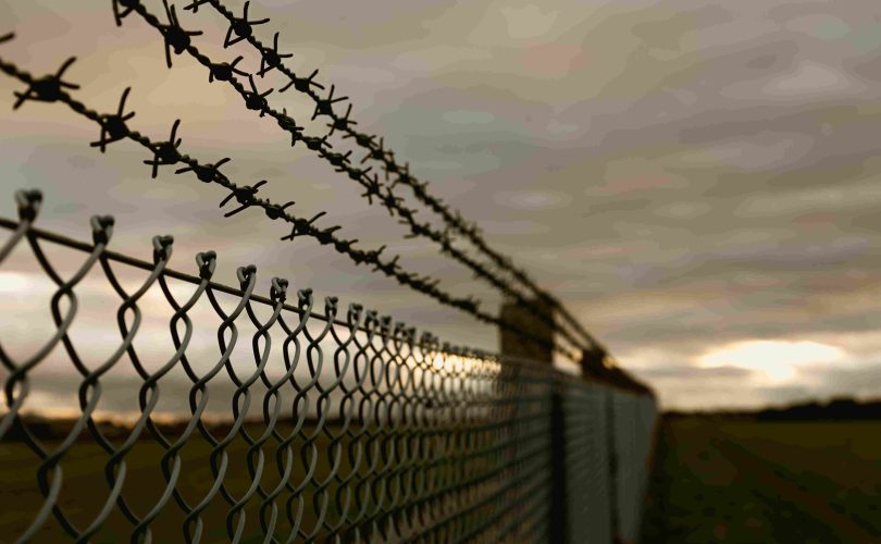 الخروج من السجن