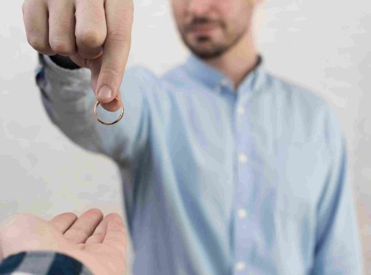كيف تتأثر نفسية الرجل بعد الانفصال؟