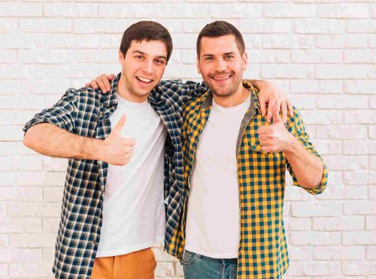 الذكاء العاطفي في العلاقات بين الأصدقاء: أفضل طرق النجاح