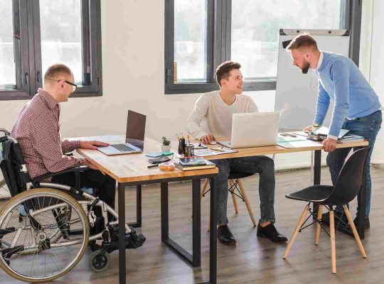 ذوو الإعاقة في العمل: تحديات وحلول