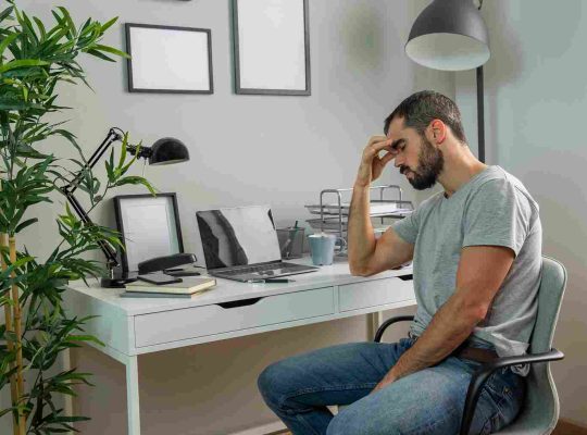 طرق لتعزيز الصحة النفسية في مكان العمل