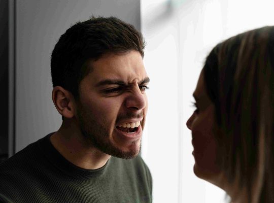 كيفية الخروج من علاقة مسيئة