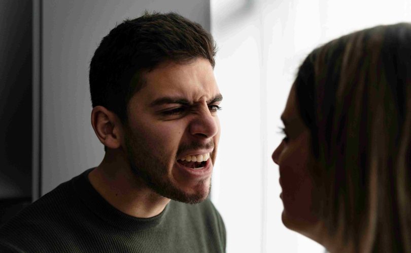 كيفية الخروج من علاقة مسيئة
