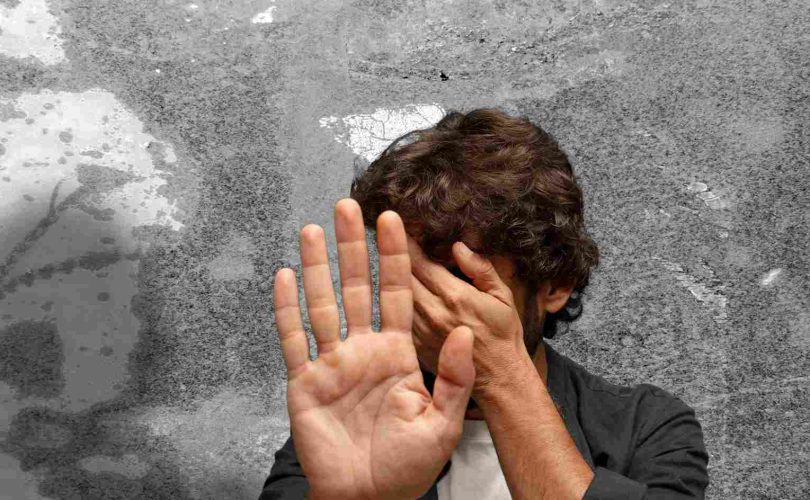 العنف المنزلي ضد الرجال: التأثير وكيفية التعامل