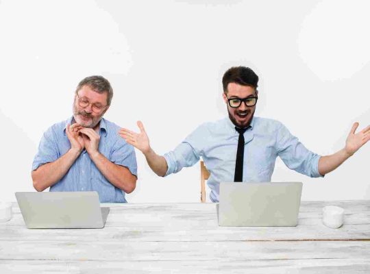 كيف تنشئ علاقات عمل قوية؟