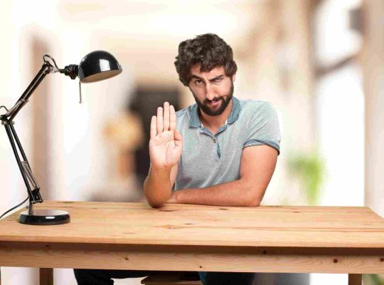 وضع الحدود في العمل: أبرز 10 استراتيجيات