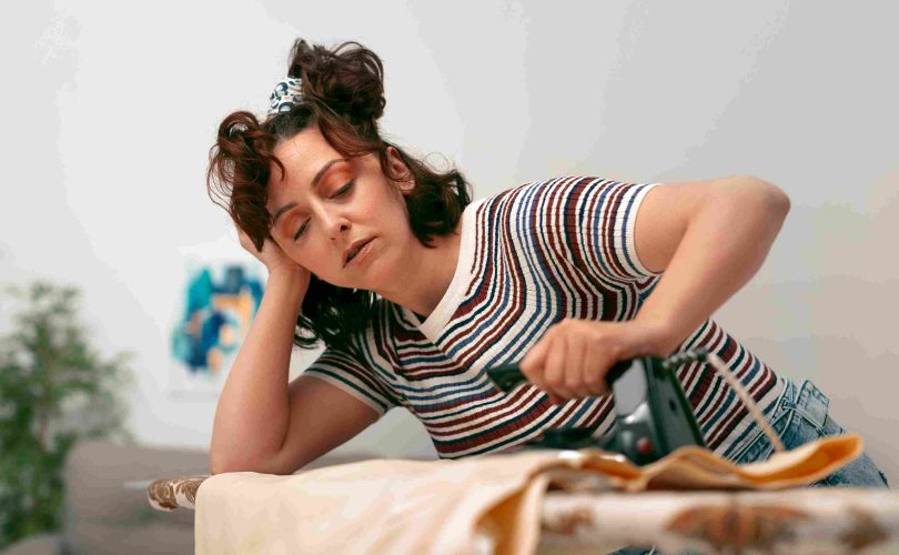 ما هو إرهاق ربة المنزل؟ | عندما يغمرك الإجهاد النفسي