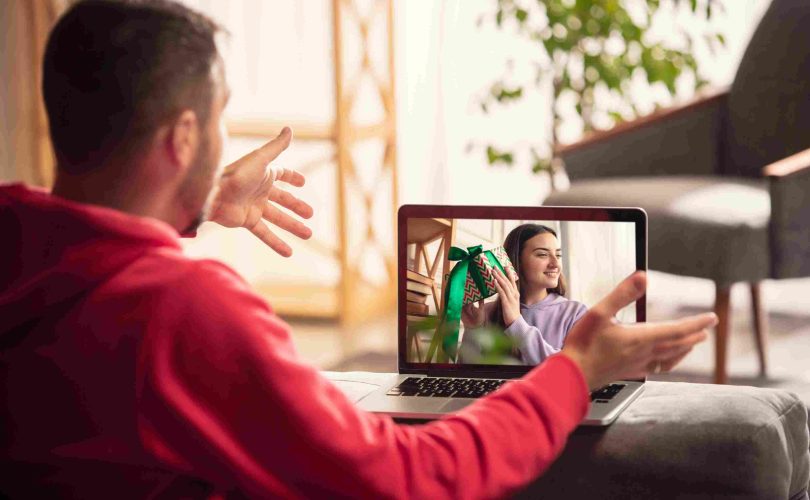 العلاقات الافتراضية