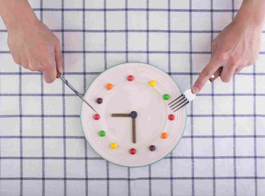 الصيام المتقطع والصحة النفسية: هل هناك فوائد محتملة؟
