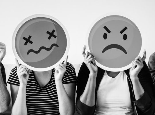 كيف يمكن التعامل مع المشاعر السلبية؟