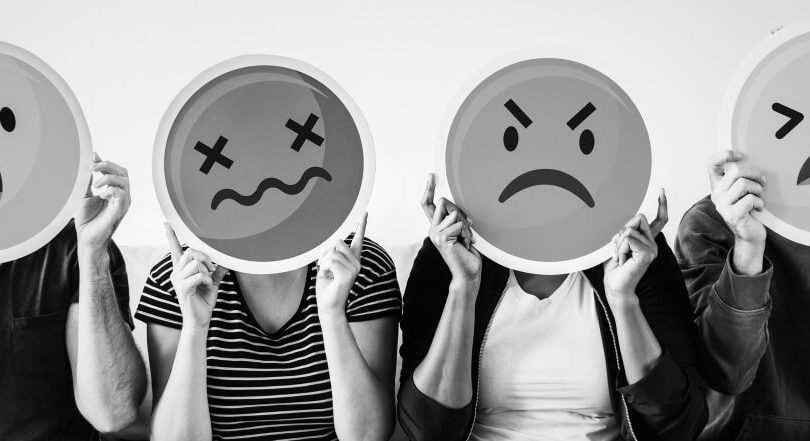 كيف يمكن التعامل مع المشاعر السلبية؟