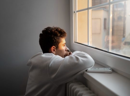 لماذا أشعر بالفراغ رغم أن حياتي مستقرة؟