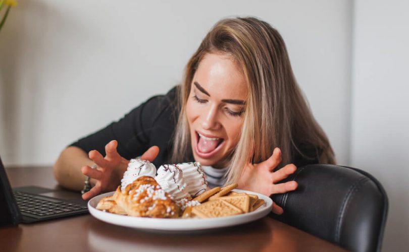 اضطراب الأكل العاطفي: لماذا آكل عندما أحزن؟
